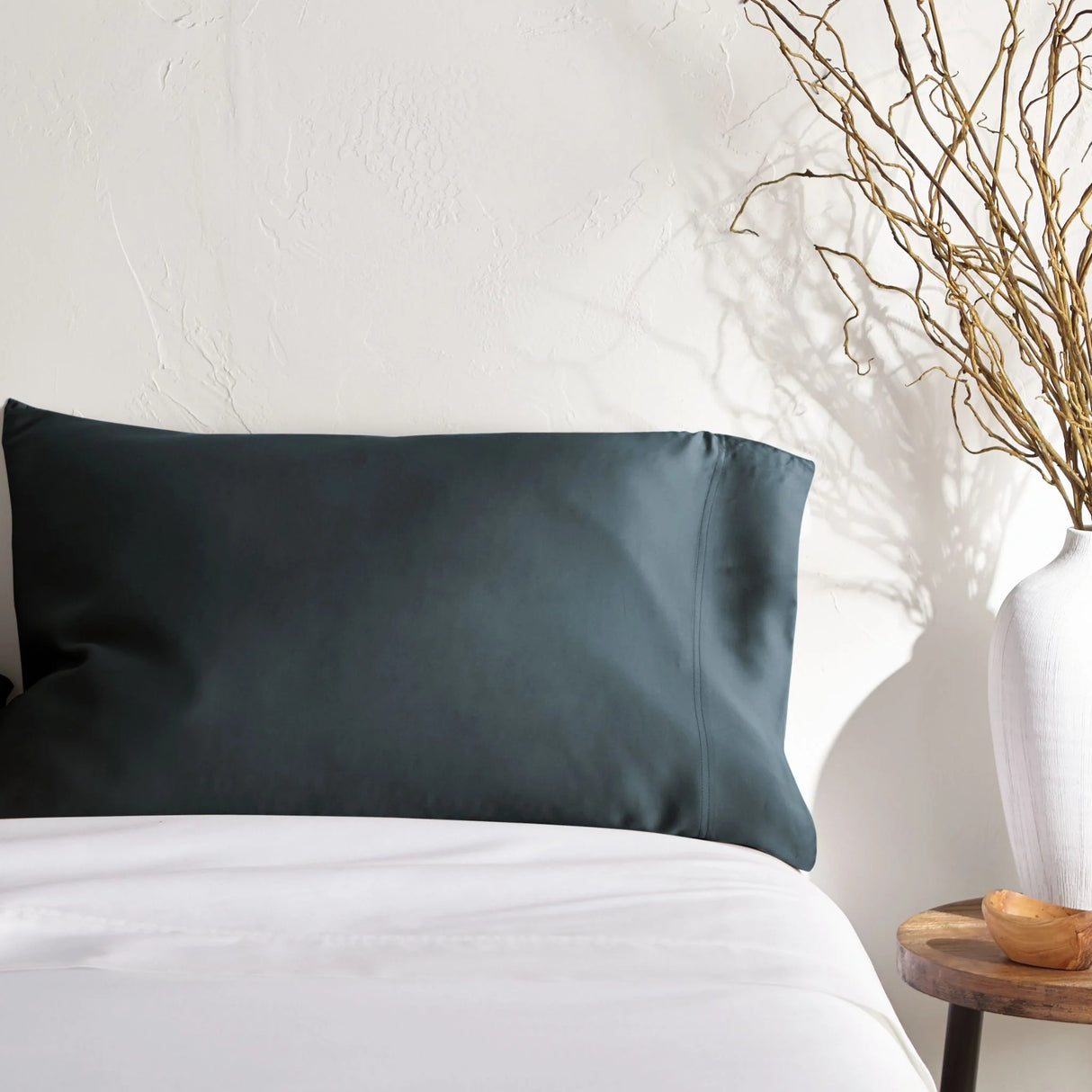 Cooling Bamboo Pillowcase – Breathable, Hypoallergenic & Moisture-Wicking Comfort