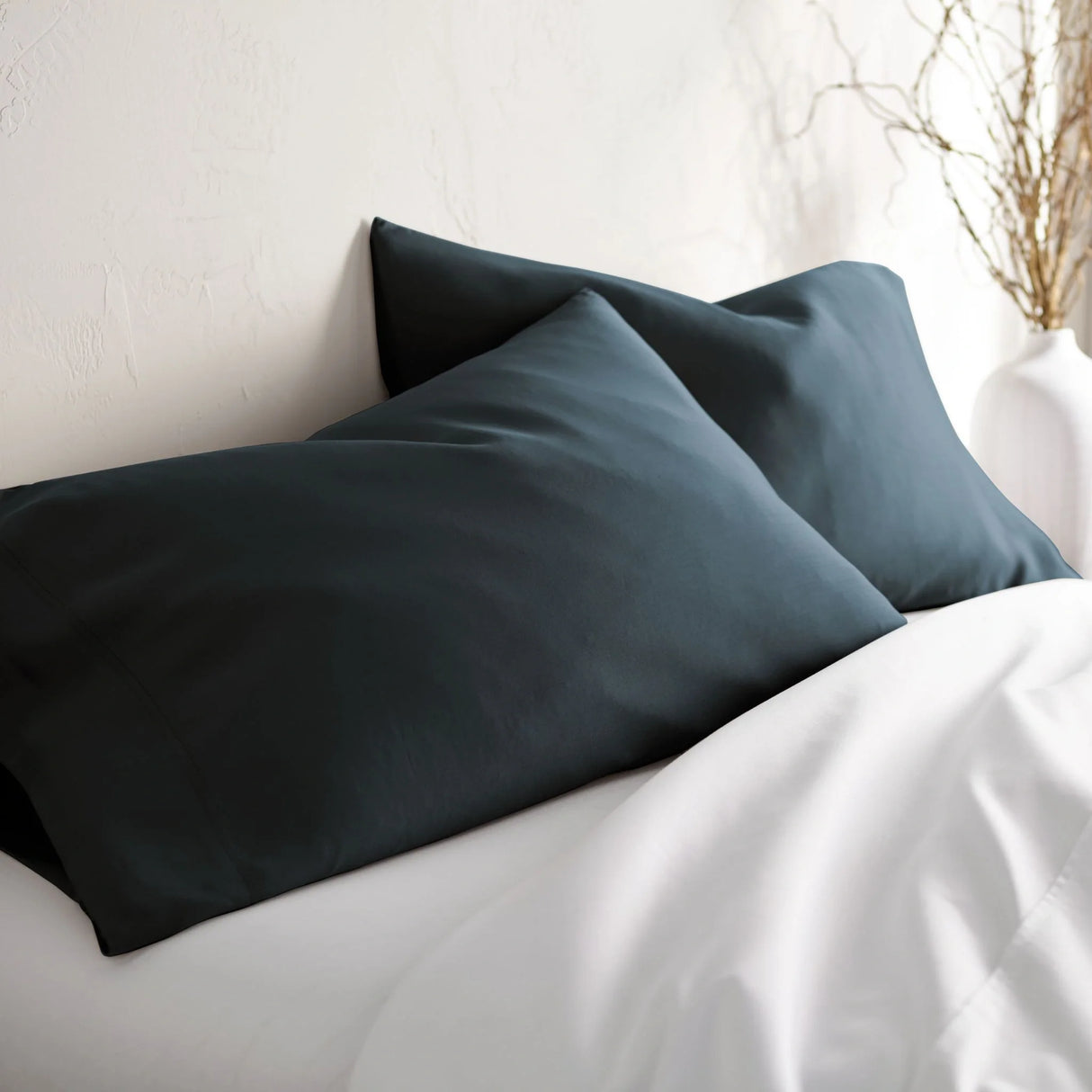 Cooling Bamboo Pillowcase – Breathable, Hypoallergenic & Moisture-Wicking Comfort