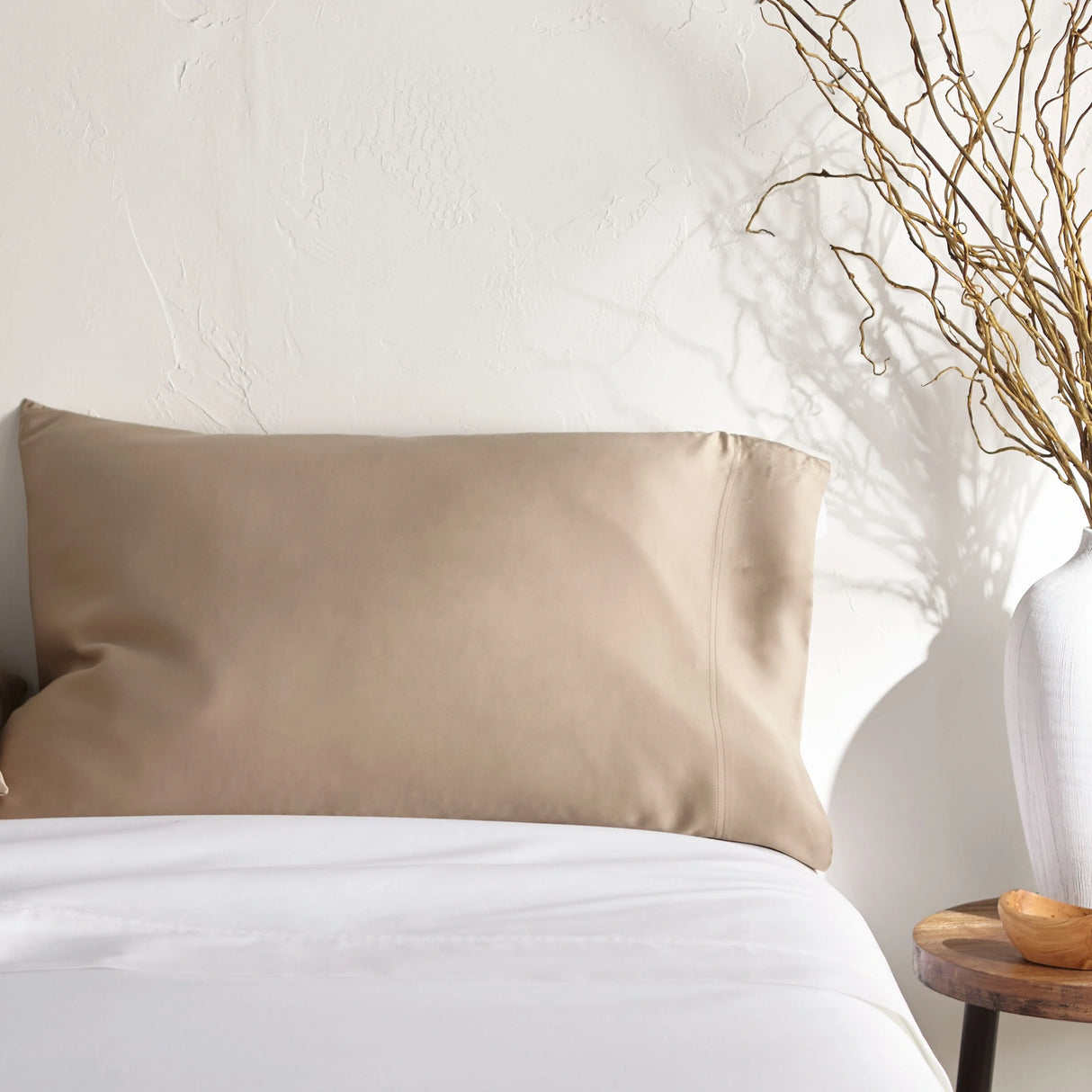 Cooling Bamboo Pillowcase – Breathable, Hypoallergenic & Moisture-Wicking Comfort