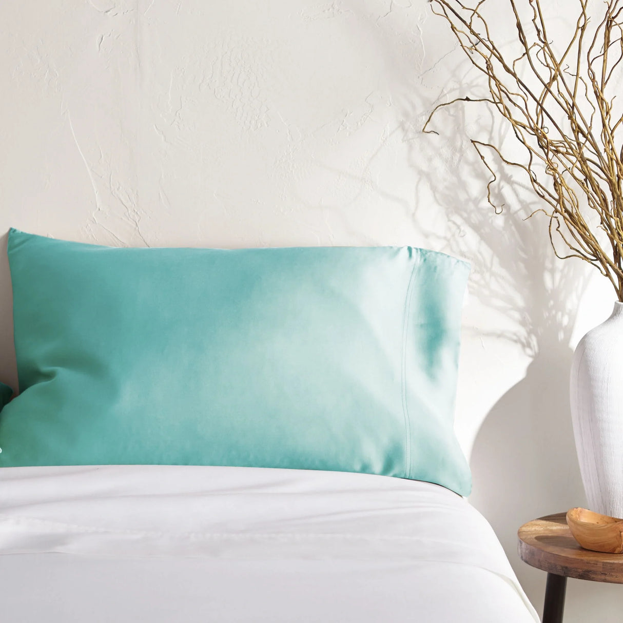 Cooling Bamboo Pillowcase – Breathable, Hypoallergenic & Moisture-Wicking Comfort