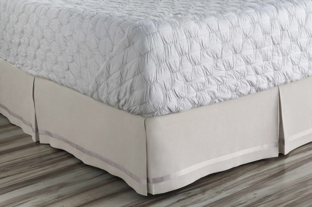 Garesnica Light Gray Bedding