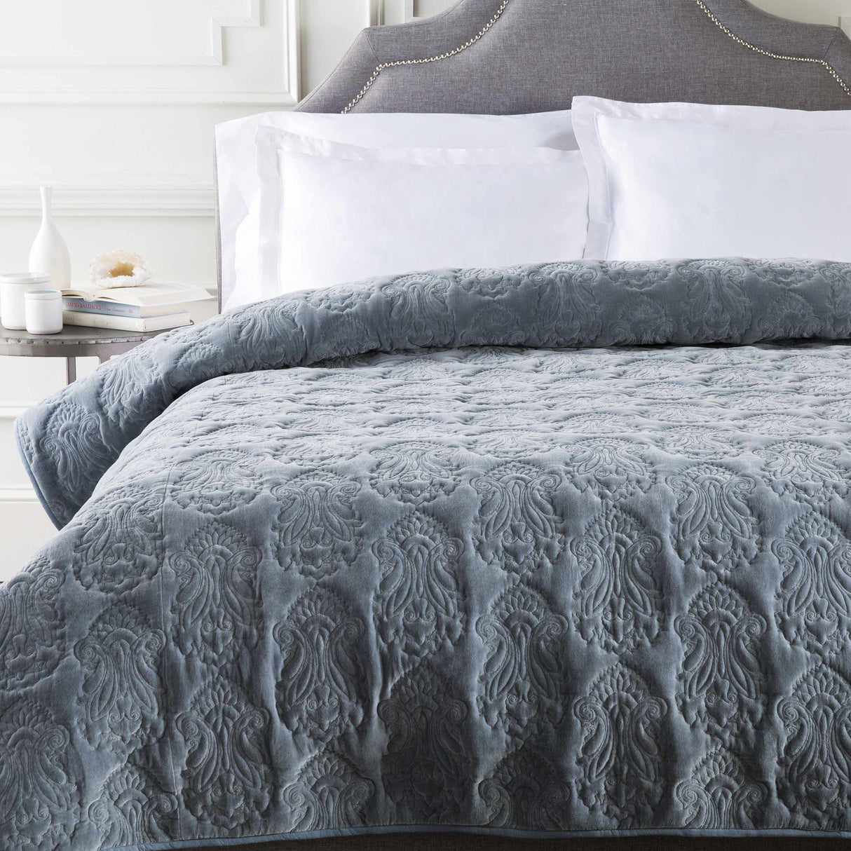 Bakar Medium Gray Bedding