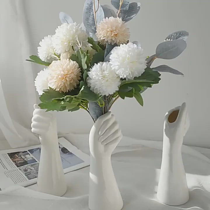 Florero de mano de cerámica blanca