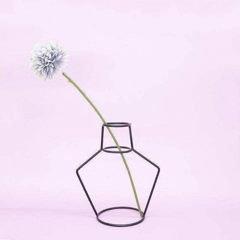 Minimal Iron Line Vase Holder G | Sage & Sill